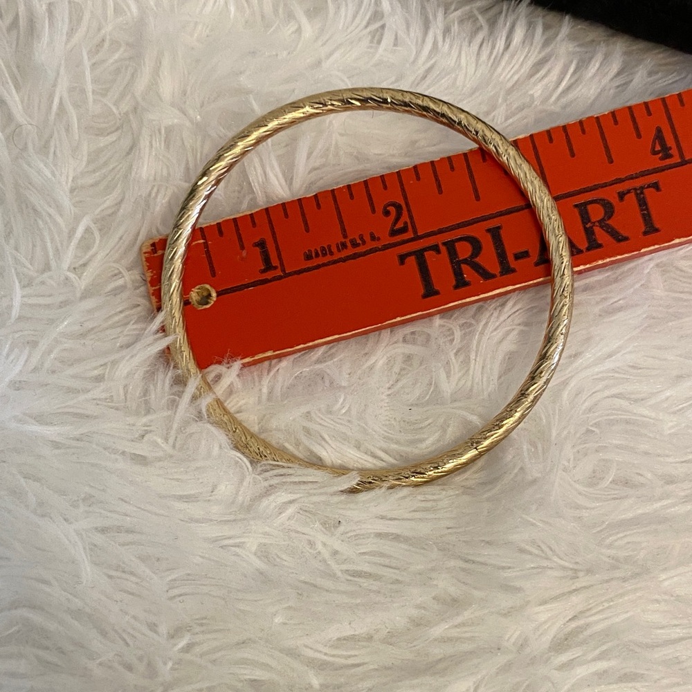 Elegant Gold Bangle Bracelet 3